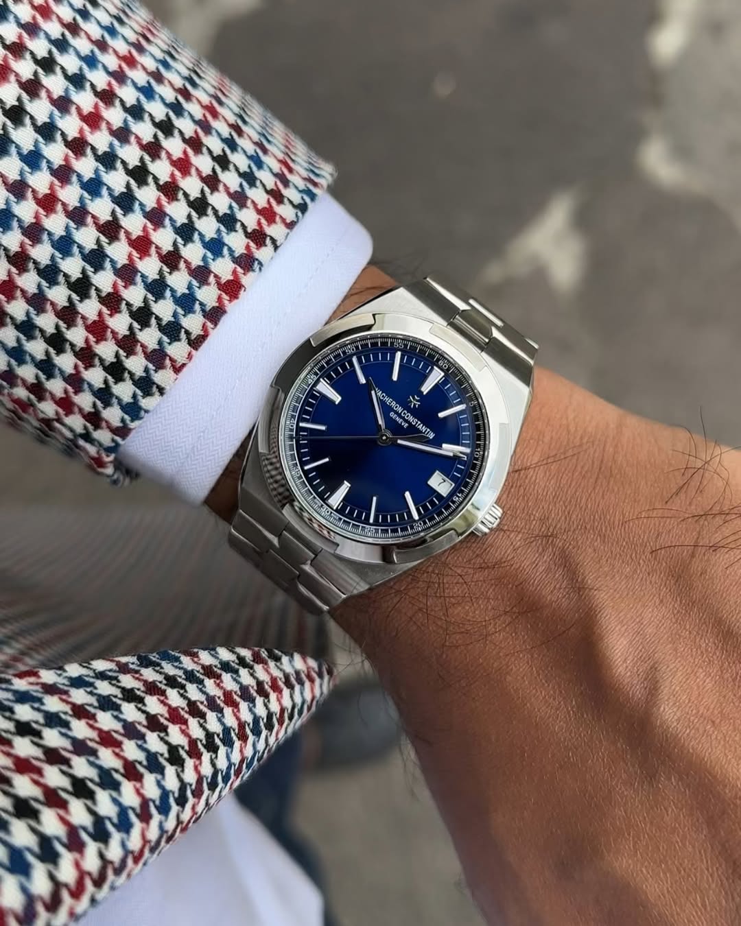 ساعت مچی واشرون کونستانتین اورسیز | Vacheron Constantin Overseas | نقره‌ای صفحه سرمه ای