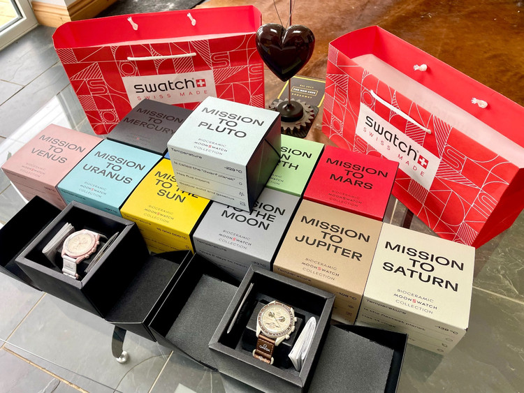 ساعت مچی امگا سواچ میشن تو د سوپر بلو مونفیز | Omega x Swatch Mission to the Super Blue Moonphase | سرمهای صفحه نقرهای آبی